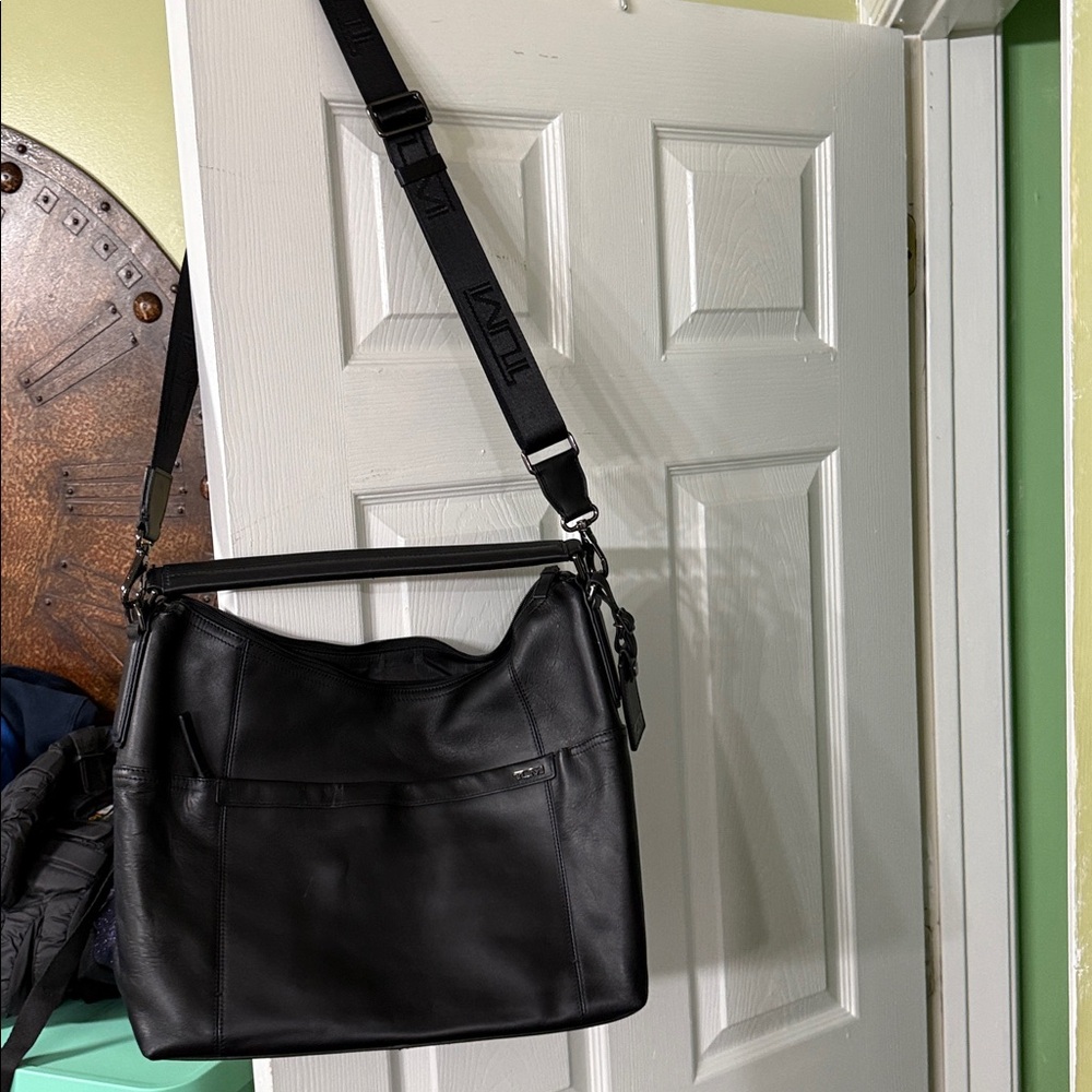 Tumi Black Leather Laptop Shoulder Bag with Adjustable Strap